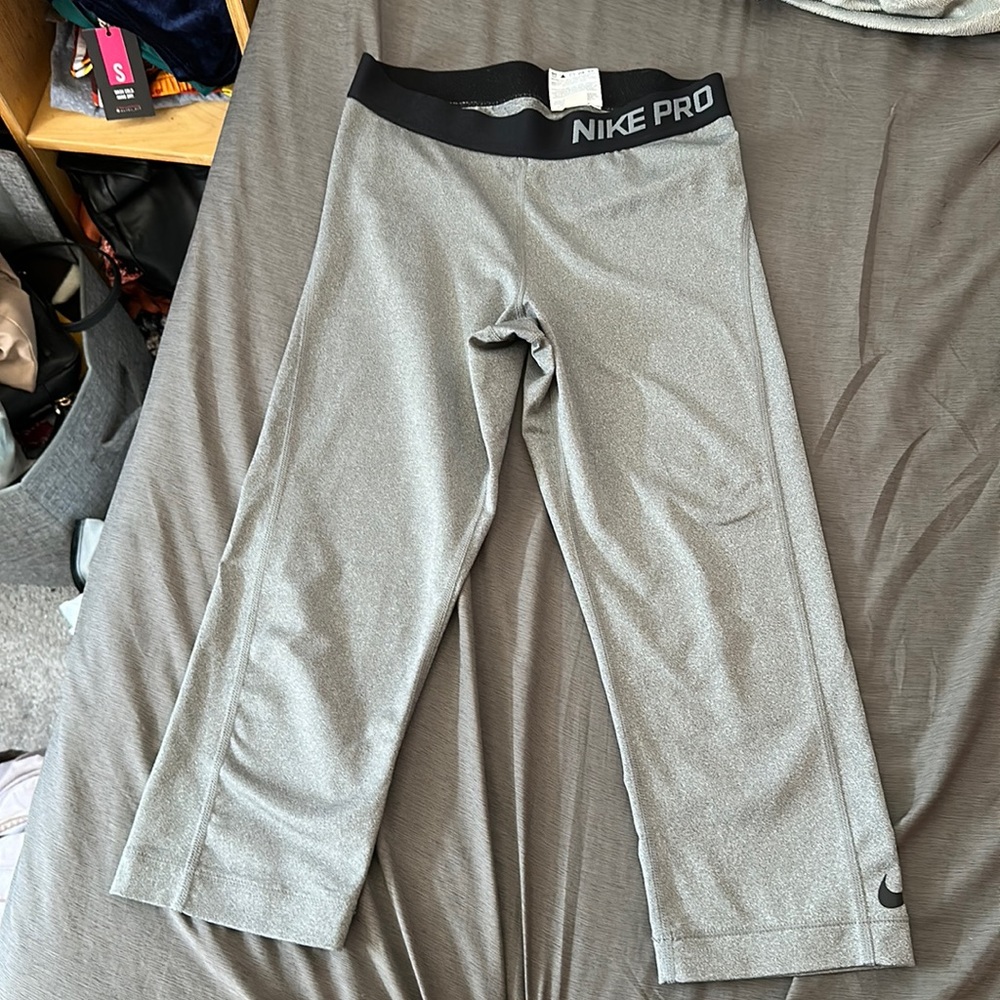 Gray nike dri fit 3 quarter leggings size small